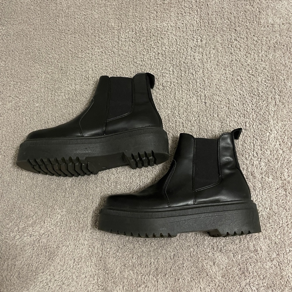 Steven Madden Yardley Platform Boot